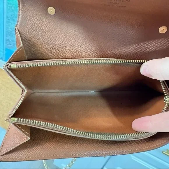 ✅AUTHENTIC✅LOUIS VUITTON WALLET ON A CHAIN - Picture 10 of 15